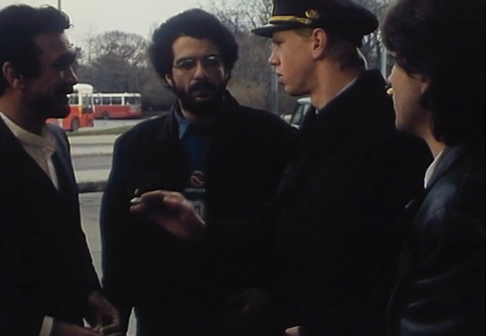 Figure 15 arriving at the Südbahnhof in I Love Vienna (Images © 1991 epo-film)