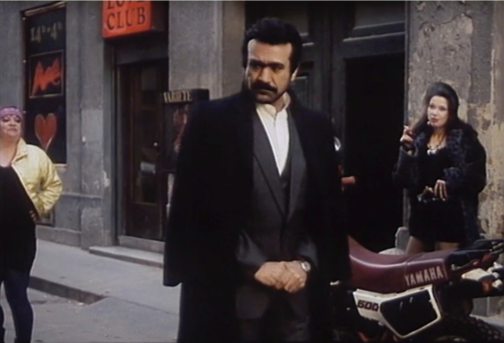 Figure 18 leaving the hotel in the 2nd district in I Love Vienna (Images © 1991 epo-film)